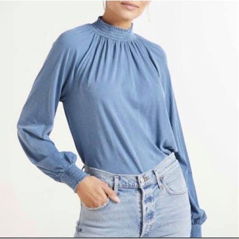 Sundry for Evereve Blue Pima Cotton Smocked Top | M